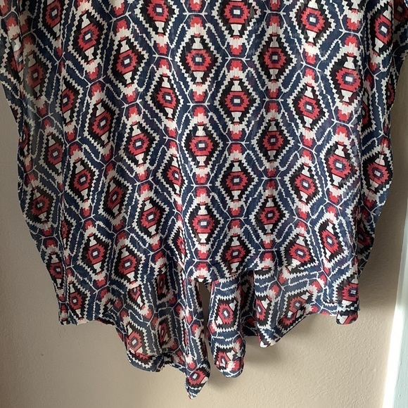 Printed High Low Cap Sleeve Poncho Style Top - Picture 4 of 7